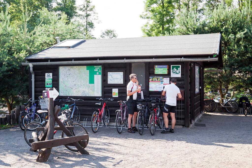 Turisticka Ubytovna Cakle Usti nad Orlici Exterior photo